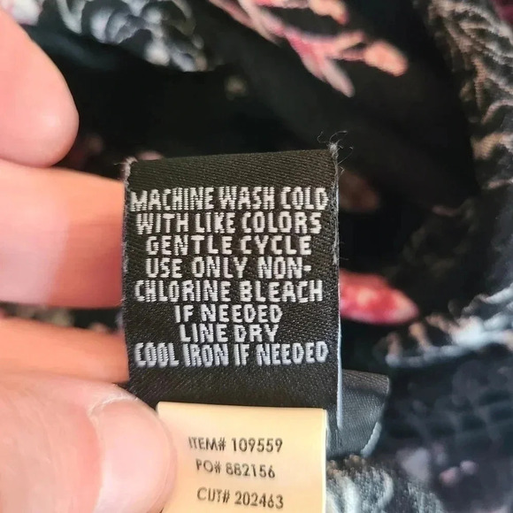 Torrid black floral gauze crochet sleeveless top - Picture 7 of 7